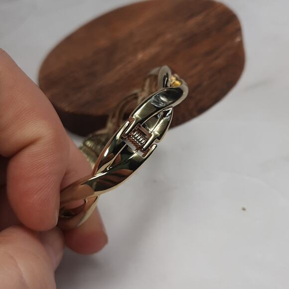 Gold Twisted Hinge Bracelet - Picture 6 of 7